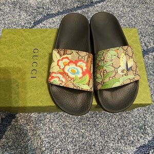 Gucci Black Floral Slides with Multicolor Strap